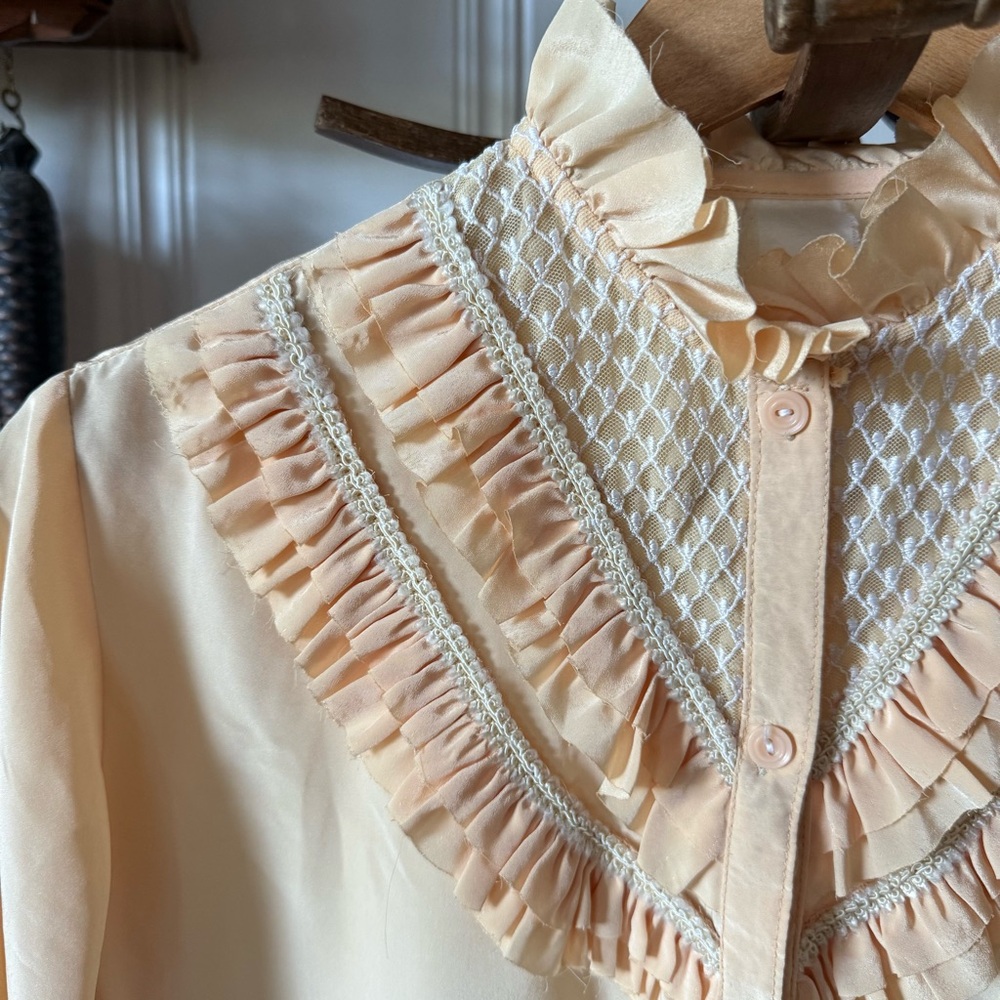 1970s Peach Ruff Neck Cottagecore Prairie Vintage Blouse size 6 small - Picture 4 of 8